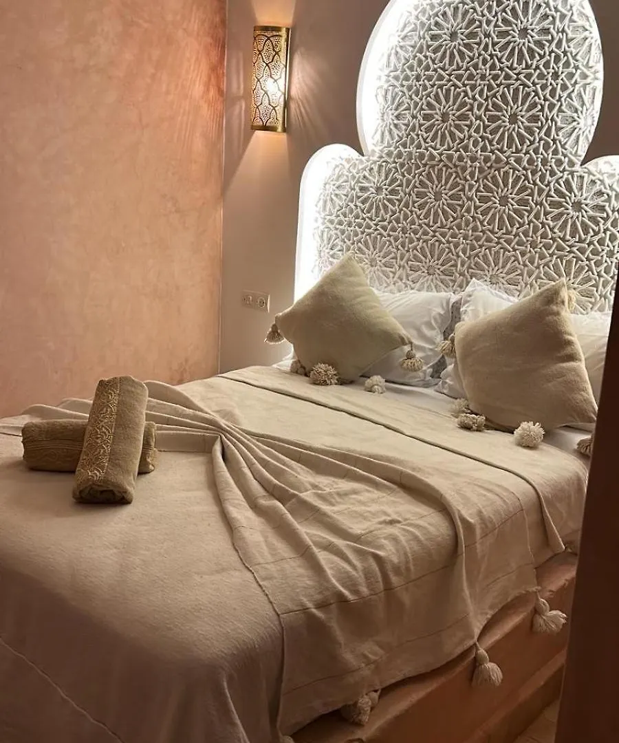 Tatil Evi Riad Prive Dar L'Etoile - Jacuzzi Piscine & Petit Dej Inclus Marakeş