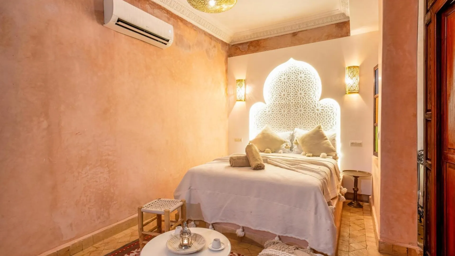 Holiday home Riad Prive Dar L'Etoile - Jacuzzi Piscine & Petit Dej Inclus
