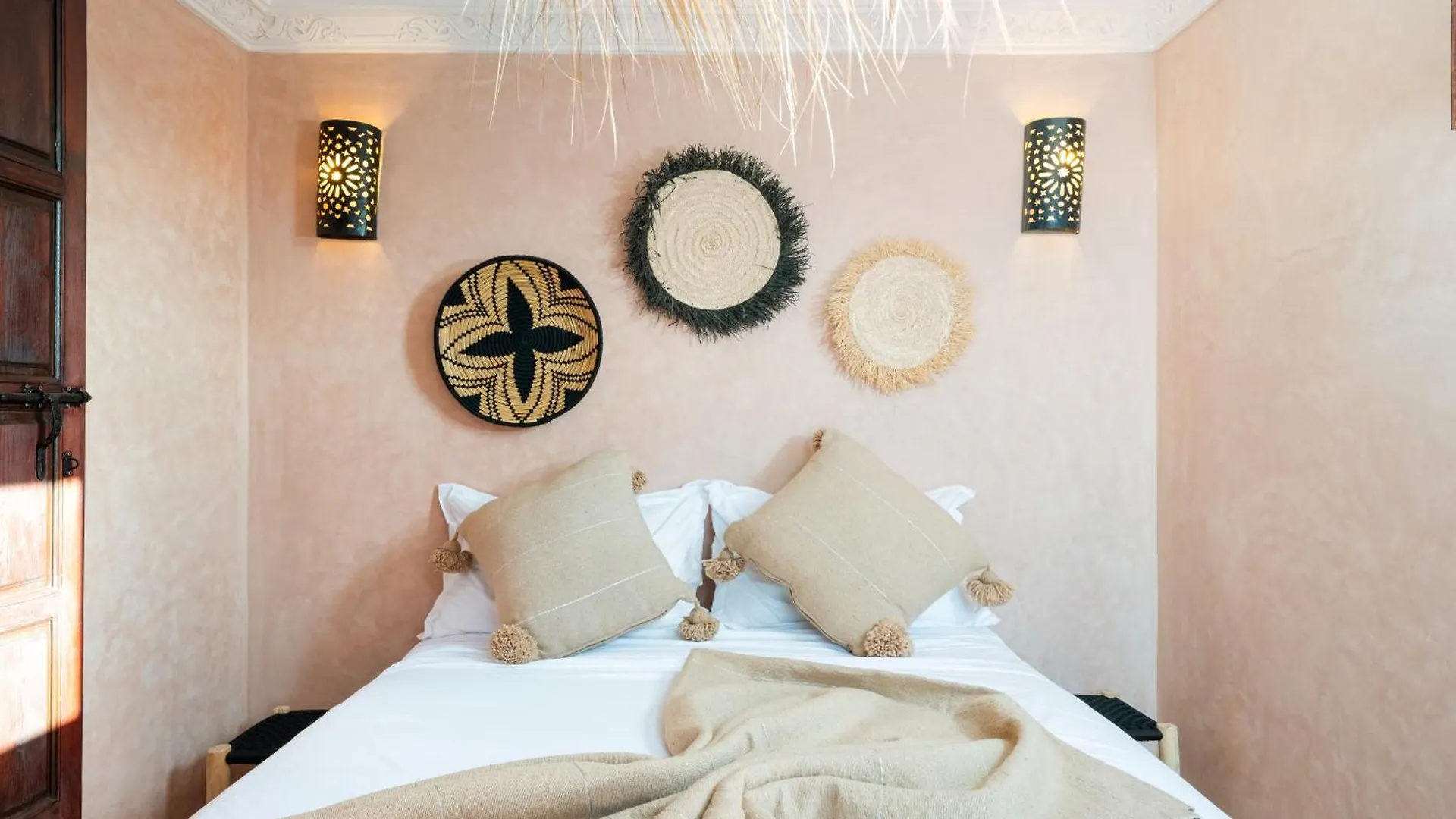 펜션 Riad Prive Dar L'Etoile - Jacuzzi Piscine & Petit Dej Inclus 마라케시